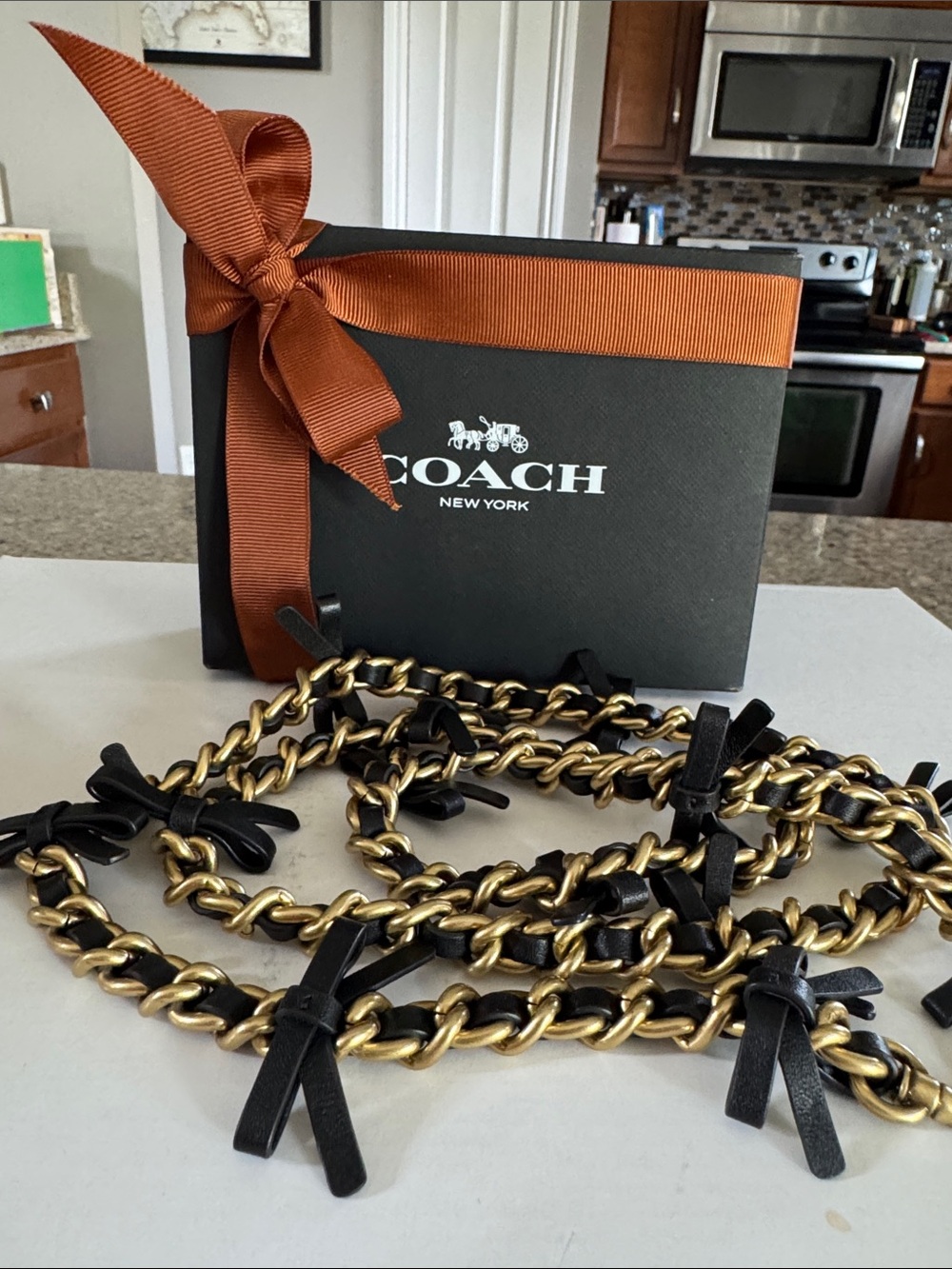 🖤 Black Leather and Gold-Tone Chain Strap🖤 - Picture 4 of 16